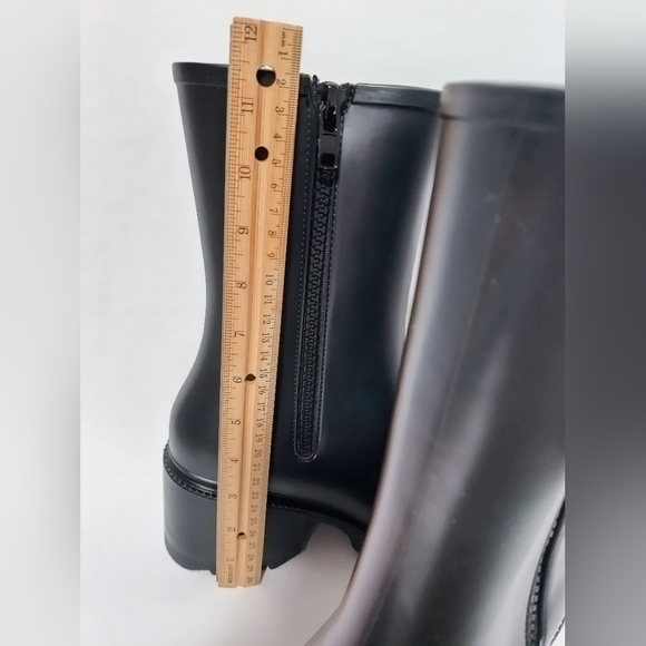 New Black Rain Boots / Size 9 - Picture 4 of 8